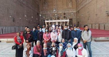 جامعة حلوان تنظم زيارة لطلاب وأساتذة كلية الآداب للمساجد الأثرية.. صور