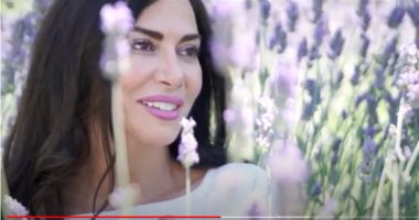 الإيطالية بينيديتا تغني 3 دقات بـ الإسبانية.. فيديو