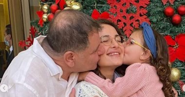 قبلات بين شام الذهبى ووالدها وأختها: أعظم هدية قدمها لى والدى