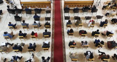 شاهد كيف جلس المصلين فى قداس عيد الميلاد بالكاتدرائية الأسقفية بالزمالك