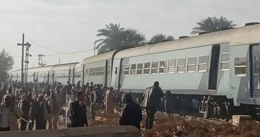خروج قطار ركاب الأقصر - الإسكندرية عن القضبان فى قنا دون إصابات 