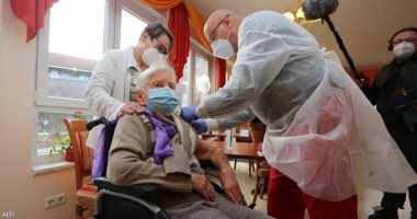 العمر طاقة وأمل.. ألمانية 101عاما تحصل على أول لقاح لكورونا وحملة تطعيم تاريخية بأوروبا