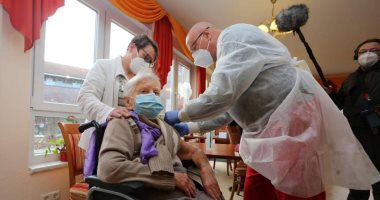 أول شخص يتلقى لقاح كورونا فى ألمانيا سيدة عمرها 101 عام