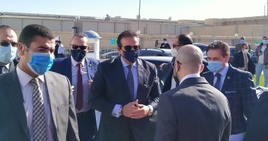 وزير التعليم العالى يصل دار عزل مستشفى سعاد كفافى تمهيدا لافتتاحها