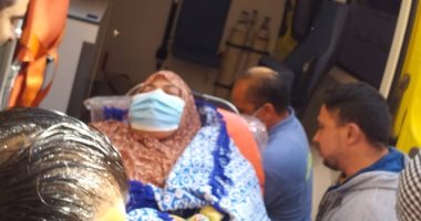 لحظة نقل سيدة المنوفية للمستشفى لعلاجها من السمنة المفرطة.. فيديو