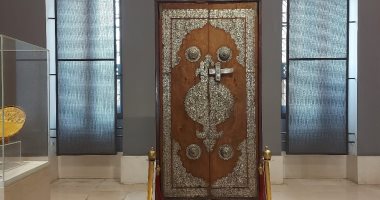 باب مسجد السيدة زينب صنعه يهودى ويوجد فى متحف الفن الإسلامى.. فيديو