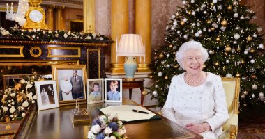 مرحاض وملعقة.. شاهد أبرز هدايا العائلة المالكة البريطانية بأعياد الميلاد