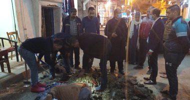 إصلاح كسر ماسورة مياه للشرب بالمنتزه شرق الإسكندرية.. صور