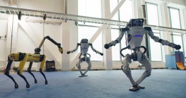 روبوتات Boston Dynamics تحتفل بالعام الجديد بالرقص “Do You Love Me”.."فيديو"