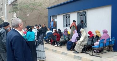 توفير مقاعد وتندات بأماكن انتظار المواطنين خارج سجل مدنى مدينة بنى سويف