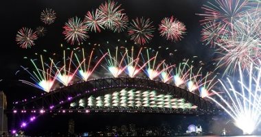 ألعاب نارية وأضواء مبهجة وبلالين.. احتفالات الصين وأستراليا بعام 2021.. ألبوم صور