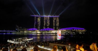 سنغافورة تستقبل العام الميلادى الجديد بعروض ضوئية.. صور