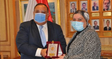 جامعة حلوان تكرم الدكتورة فاطمة الرزاز لتعيينها نائبًا لرئيس المحكمة الدستورية 