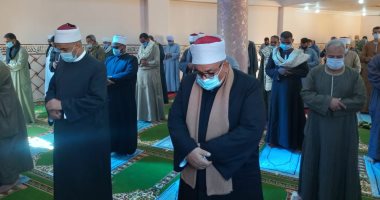 "أوقاف أسوان" تفتتح مسجد الإمام البخارى بإدفو وسط إجراءات احترازية.. صور