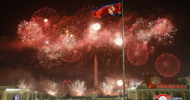 صور.. كوريا الشمالية تستهل العام الجديد باحتفالات ضخمة وكيم يزور ضريح والده