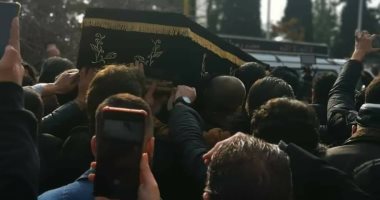 السعودية نيوز | 
                                            صور وفيديوهات جديدة من جنازة المخرج حاتم علي فى دمشق
                                        