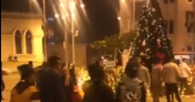 محطة مصر تودع مسافريها بأكبر شجرة كريسماس فى نهاية العام.. فيديو