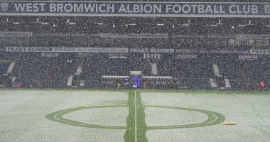 الثلوج تهدد إقامة مباراة وست بروميتش ضد أرسنال بالبريميرليج.. فيديو وصور