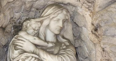 100 منحوتة عالمية.. "مريم والطفل" السيدة العذراء تحمى ابنها