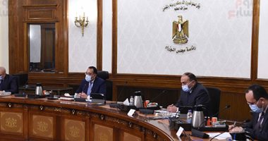 رئيس الوزراء يتفق مع رئيسى بنكى "مصر" والأهلى" على استغلال أراضيهما فى تطوير المحافظات والمدن