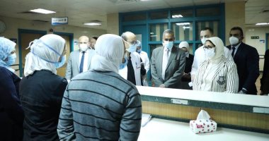  تفاصيل جولة وزيرة الصحة بمستشفى الشيخ زايد للاطمئنان على مصابى كورونا 