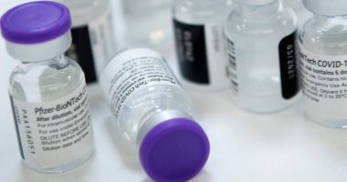 لاتفيا: وقف التطعيم ضد كورونا بعد تلقيح 69 % من السكان