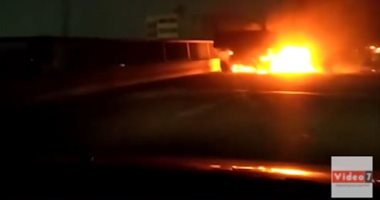 حريق يلتهم سيارة نقل أعلى محور صفط اللبن بالجيزة.. فيديو
