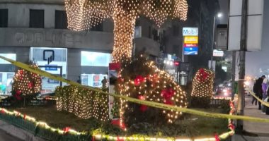 حى الأزبكية يزين شارع رمسيس احتفالا بعيد الميلاد المجيد.. فيديو