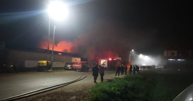 صورة صور.. حريق بمصنع للغزل والنسيج فى كفر الشيخ وإصابة فرد أمن خلال إخماده