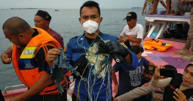 إندونيسيا تعلق بحث الغواصين عن الصندوق الأسود الثانى للطائرة المنكوبة