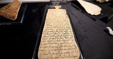 دارة الملك عبد العزيز تكشف مخطوطات إسلامية نادرة بمعرض بالمسجد النبوى.. صور
