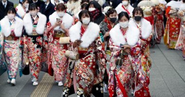 كوكب الكمامات فى احتفالات اليابان بعيد العمر.. الجمال رغم أنف كورونا