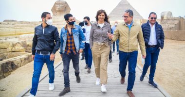 النجم العالمى مينا مسعود يزور الأهرامات وأبو الهول بصحبة وزيرى الهجرة والسياحة