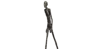 100منحوتة.."Walking Man "لـ ألبيرتو جياكوميتى معاناة الإنسان فى العصر الحديث