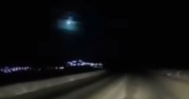 كاميرا تسجل لحظة انفجار نيزك في سماء شبه جزيرة كامتشاتكا بروسيا.. فيديو