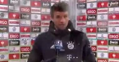 مولر يغضب من مراسلة ضحكت على خروج بايرن ميونخ من كأس المانيا.. فيديو