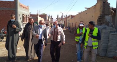 رئيس مدينة إسنا يتفقد مشروعات خدمية بـ"الكيمان" وإعمار 41 منزلا بقرية الغريرة