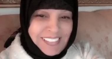 فيفي عبده توضح حقيقة ارتدائها الحجاب.. فيديو
