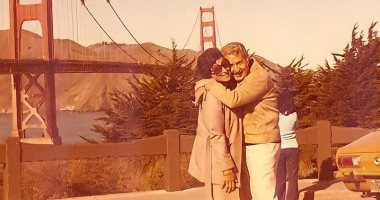 صورة نادرة للأديب الراحل إحسان عبد القدوس مع زوجته "لولا" في أمريكا عام 1974