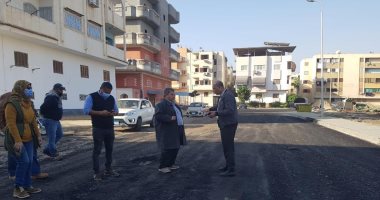 رئيس جهاز دمياط الجديدة يتابع أعمال رفع كفاءة الطرق بالحى الأول بالمدينة