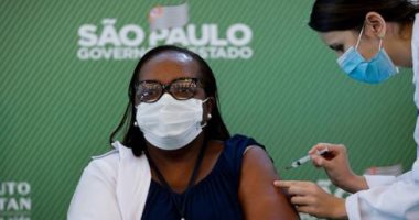 البرازيل تسمح باستخدام لقاحات كورونا .. وممرضة 54 عاما أول من تلقوا اللقاح