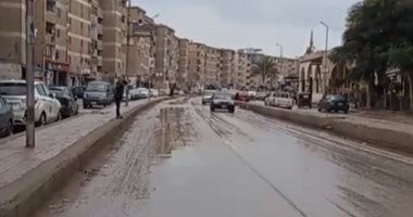 هطول أمطار على شوارع كفر الشيخ.. واستمرار حركة الصيد بميناء البرس