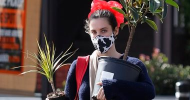 السعودية نيوز | 
                                            سكوت ويليس تتألق بأزياء "بوهو" أثناء التسوق بصحبة كلبها فى شوارع لوس أنجلوس
                                        