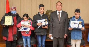 محافظ الإسكندرية يكرم 3 أطفال مكفوفين حافظين للقرآن الكريم