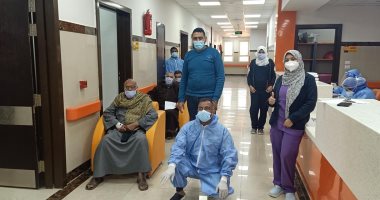 خروج 13 حالة من مستشفى العديسات بالأقصر بعد تعافيهم من كورونا