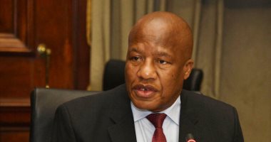 جنوب إفريقيا تعلن وفاة وزير الدولة لشئون الرئاسة بفيروس كورونا