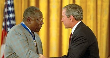 جورج بوش يودع ملك البيسبول: نشأ فقيرا وقاوم العنصرية