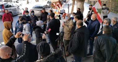 وقفة احتجاجية فى لبنان اعتراضاً على تمديد الإغلاق بدون تأمين مساعدات