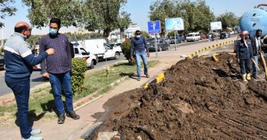 محافظ أسوان يتفقد أعمال الإصلاح لخط مياه الشرب الرئيسى بوسط المدينة