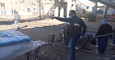 محافظ الدقهلية يكلف رئيس مدينة طلخا بإزالة السوق من على قضبان السكة الحديد 